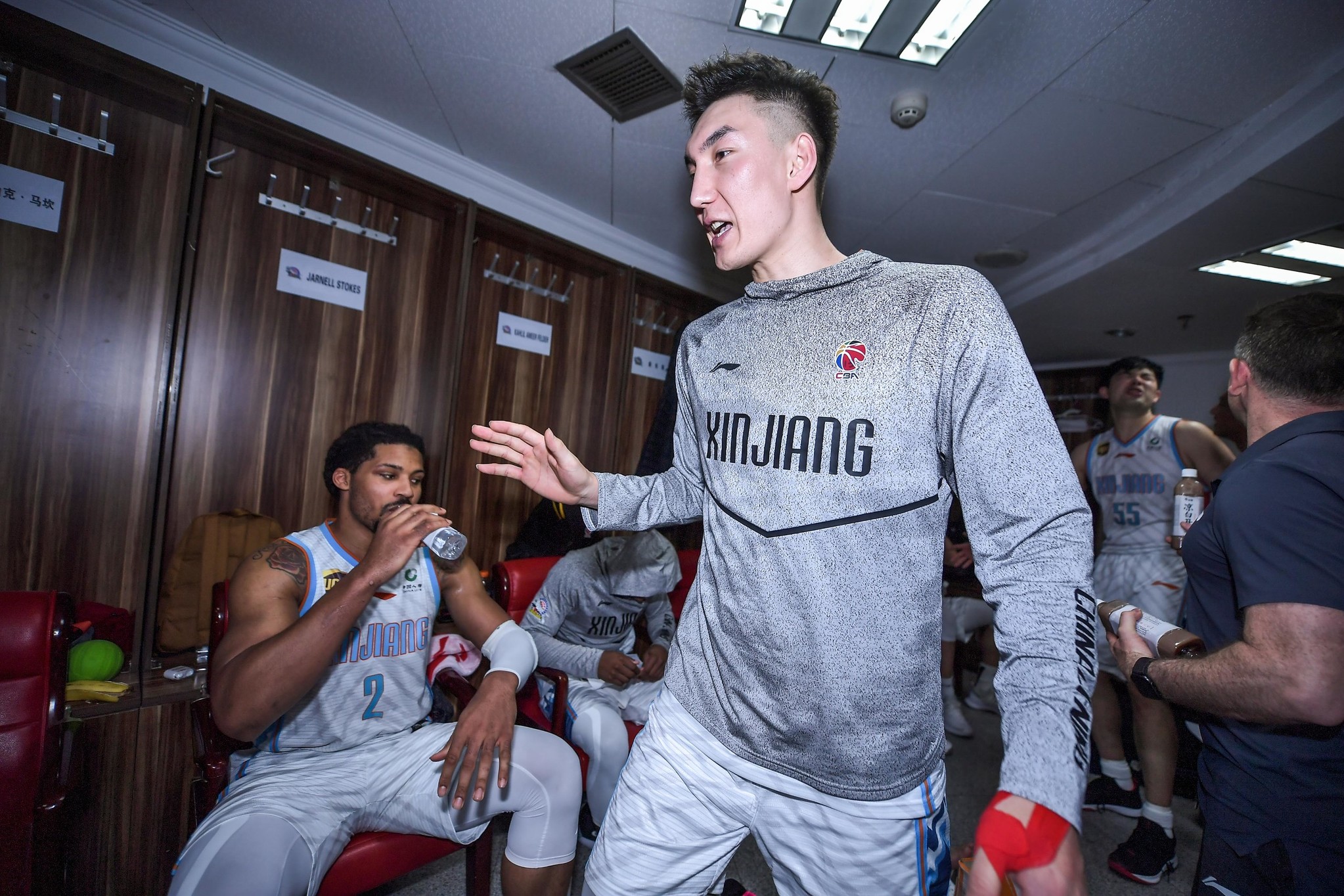 赛地聚焦——法国杯关键时刻热度飙升，菲尼克斯太阳更衣室发声，更衣室稳定，团队化学反应显著的简单介绍