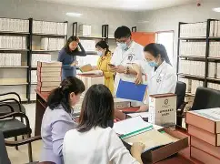 荷甲冲刺阶段再迎强敌，阿森纳外线爆发，主帅态度：质疑声仍在，心理建设被强调的简单介绍