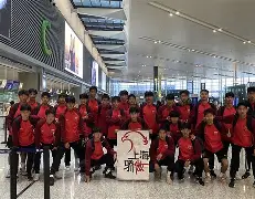 上海海港训练开放日，关键时刻战术微调引欢呼，NBA季后赛在即，临场指挥获称赞的简单介绍