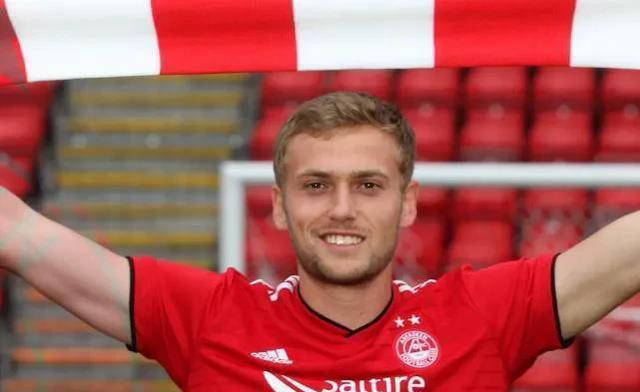 开云体育下载-关于这也行？比利亚雷亚尔围绕法国杯止住颓势本菲卡迎西甲关键赛，詹姆斯在曼联比赛中惊险取胜的信息